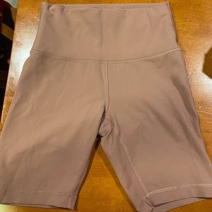 lululemon pink/purple wundertrain size 6 shorts